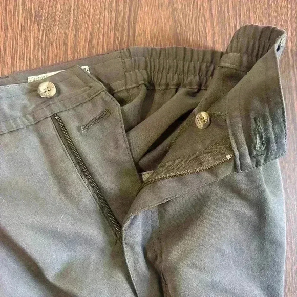 Royal Robbin’s Women’s Size 12 Shorts. Elastic Waist With Belt Loops. Olive - Picture 6 of 8